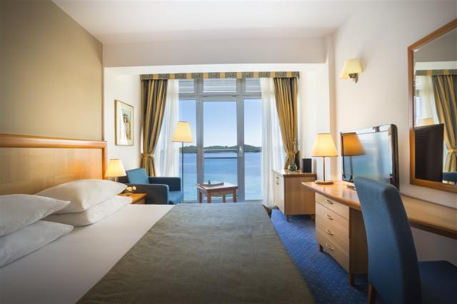 03_Aminess_Grand_Azur_Hotel_Rooms_double_room_superior_sea_side