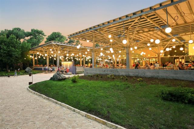 Pine Beach Pakostane F&B (1).jpg