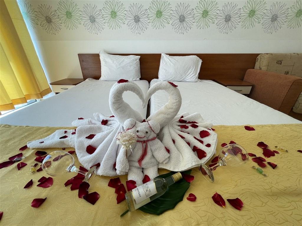 Double room_roses.JPG