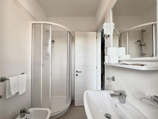 bagno-camera-doppia-hotel-a-lignano.jpg