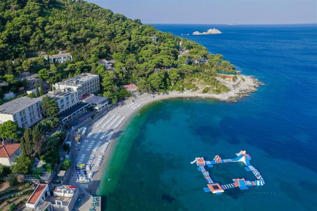 vis-hotel-lapad-bay-beach-watersport-birdview.png