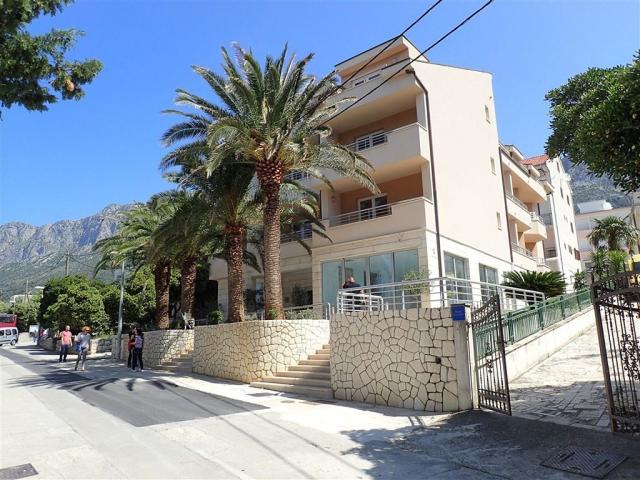 Hotel-Neptun-Gradac.jpg