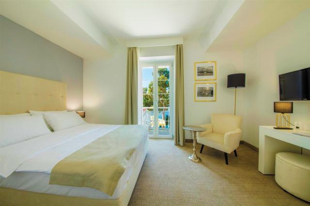Hotel Bellevue - Double room, sea view.jpg