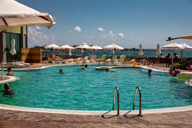 arsena_pool.jpg