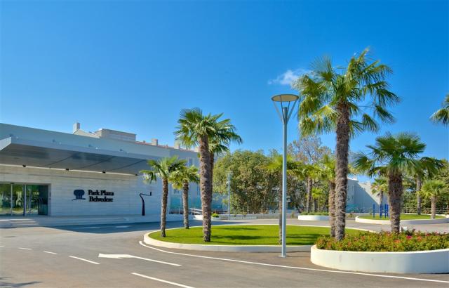 Park_Plaza_Belvedere_Exterior_02.jpg