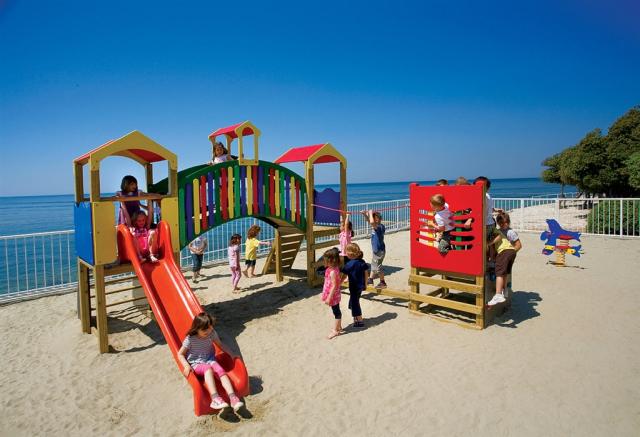 Apartments_Lanterna_children_playground2.jpg