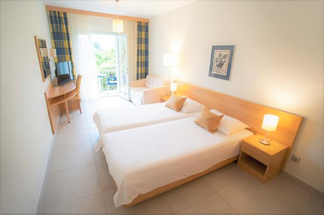 Village_Standard Twin Room (5).jpg