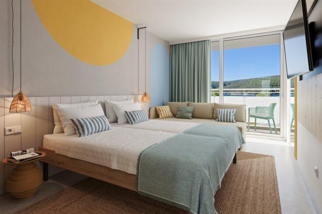 viz_rabac_sunny_hotel___superior_room_for_2_1.jpg