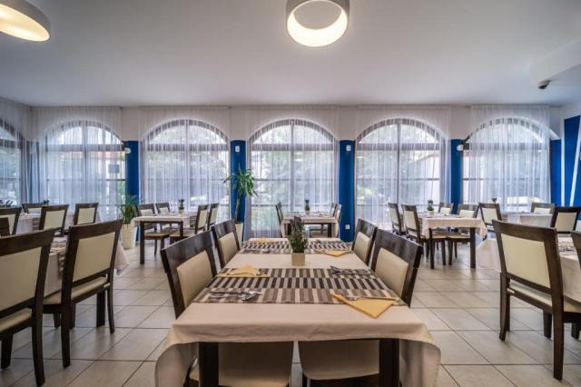 Hotel Nikola - reštaurácia - autobusový zájazd CK  - Chorvátsko