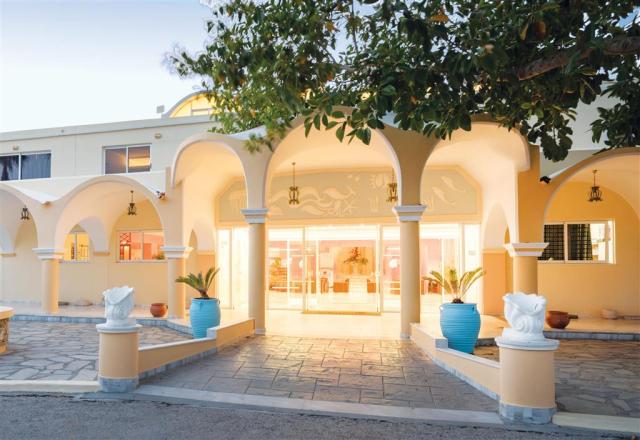 Euro Village Achilleas - hotelový vchod - letecky zájazd CK  - 
