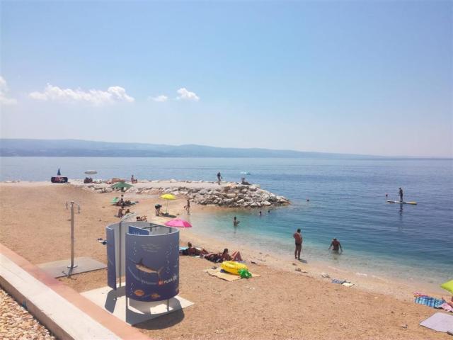 hotel Brzet - pláž - autobusový zájazd CK  - Chorvátsko, Omiš