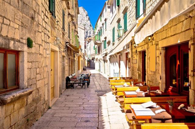 hotel Brzet - mesto Omiš - autobusový zájazd CK  - Chorvátsko, 