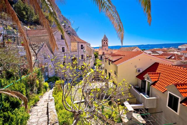 hotel Brzet - mesto Omiš - autobusový zájazd CK  - Chorvátsko, 