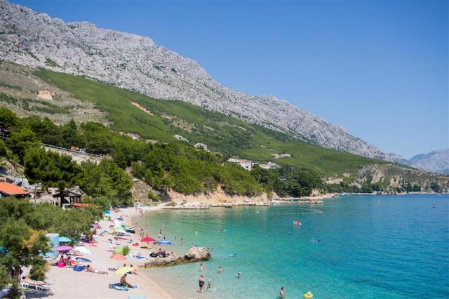 hotel Brzet - pláž - autobusový zájazd CK  - Chorvátsko, Omiš