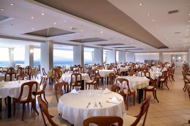 Hotel Sunshine Club - reštaurácia - letecký zájazd CK  - Korfu,