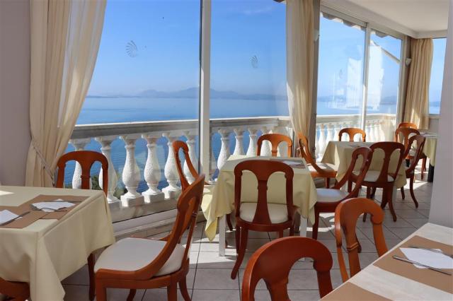 Hotel Sunshine Club - reštaurácia - letecký zájazd CK  - Korfu,