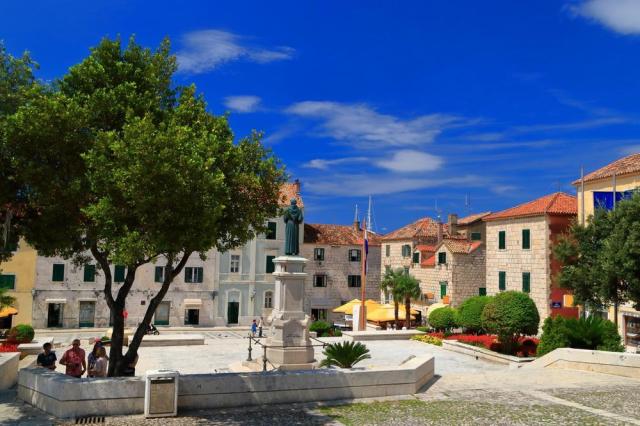Vila Dalmacija - Makarska - námestie - autobusový zájazd CK  - 