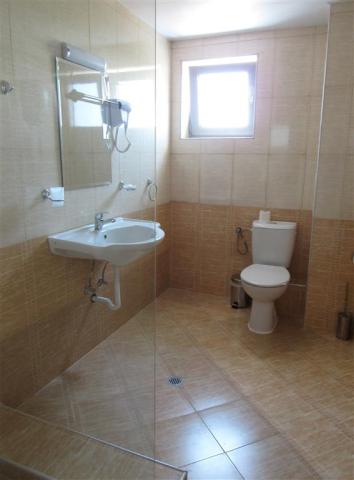 Hotel Kamenec - kúpeľňa - letecký a autobusový zájazd CK  - Bul