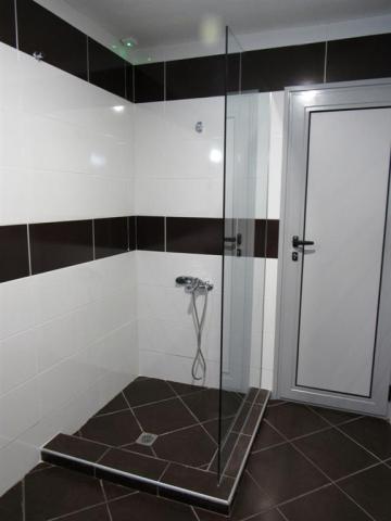Hotel Kamenec - kúpelňa - letecký a autobusový zájazd CK  - Bul