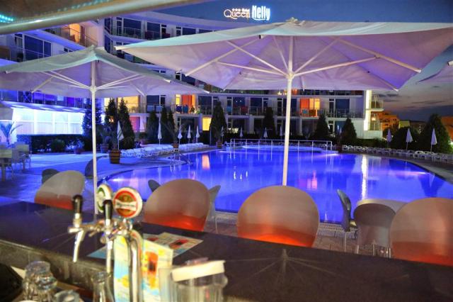 Hotel Queen Nelly - bazén - letecký a autobusový zájazd CK  - B