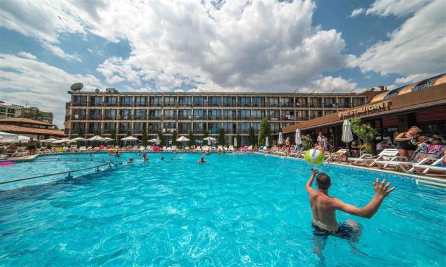 Hotel Bajkal - bazén - letecký zájazd CK  - Bulharsko, Slnečné 