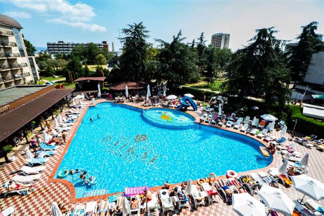 Hotel Bajkal - bazén - letecký zájazd CK  - Bulharsko, Slnečné 