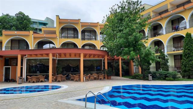 Hotel Yavor Palace - bazén - letecký a autobusový zájazd CK  - 