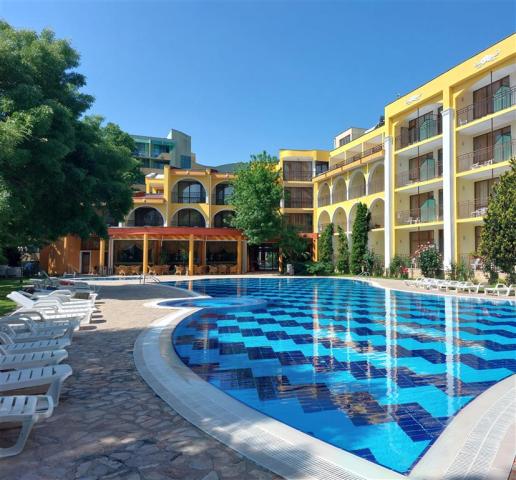 Hotel Yavor Palace - bazén - letecký a autobusový zájazd CK  - 