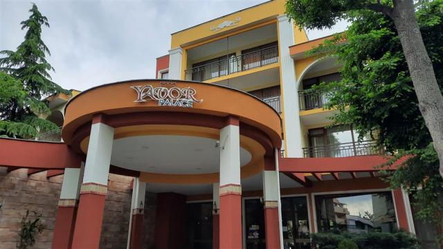 Hotel Yavor Palace - vchod - letecký a autobusový zájazd CK  - 