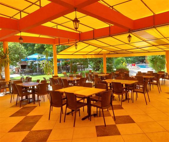 Hotel Yavor Palace - terasa - letecký a autobusový zájazd CK  -