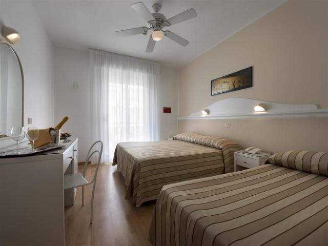 Hotel Miami s bazénom, Taliansko, Lido di Jesolo, dovolenka aut