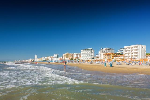 Hotel Bolivar s bazénom, pláž, Taliansko, Lido di Jesolo, CK 