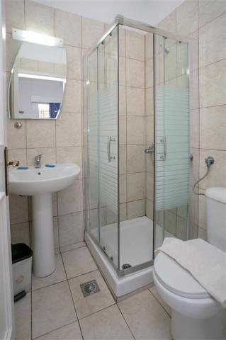 Rodon hotel - kúpeľňa - letecký zájazd CK  - Grécko, Thasos,Tri