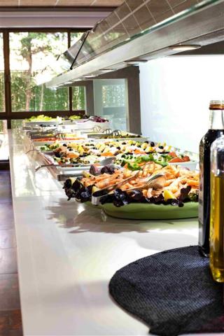 Hotel Maria del Mar - bufetové stoly - letecký zájazd CK  - Špa