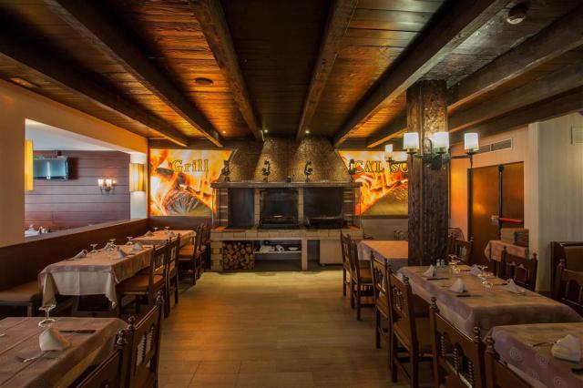 Hotel Maria del Mar - gril - letecký zájazd CK  - Španielsko, L