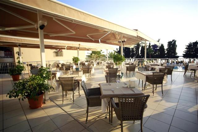 Hotel Incekum Su - terasa so sedením - letecký zájazd CK  - Tur