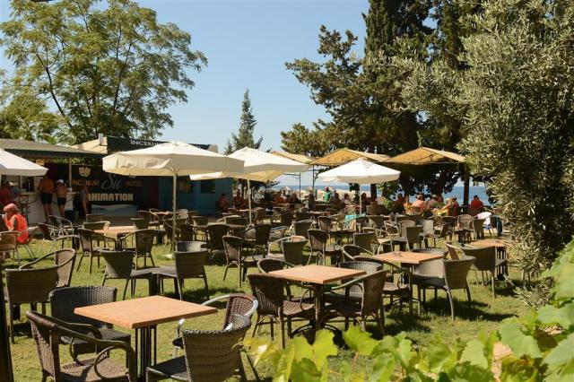 Hotel Incekum Su - záhradný bar - letecký zájazd CK  - Turecko,