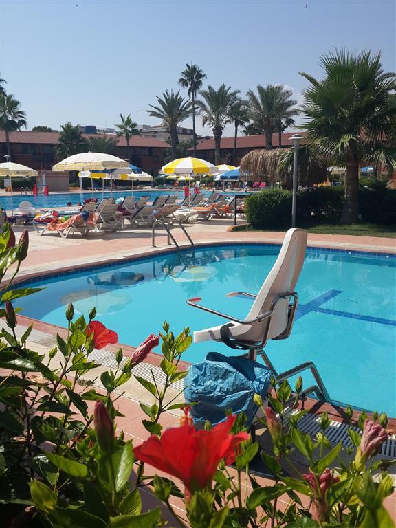 Hotel Club Turtas Beach - bazén pre hendikepované osoby - letec