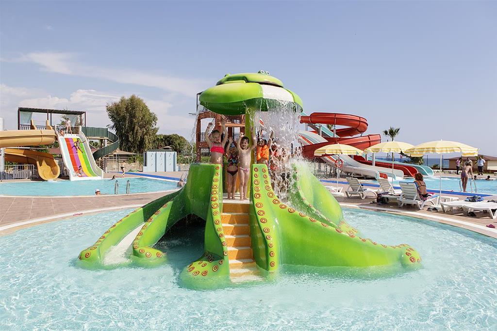 Hotel Club Turtas Beach - tobogany - letecký zájazd CK - Turec