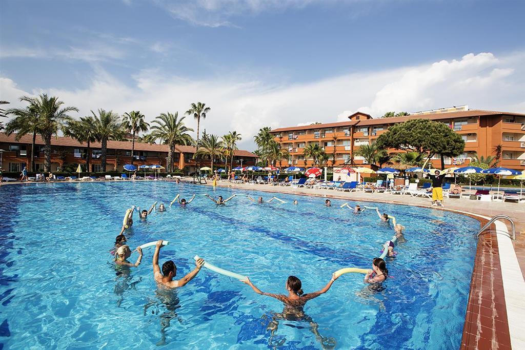 Hotel Club Turtas Beach - bazén - letecký zájazd CK - Turecko