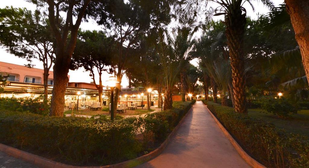 Hotel Club Turtas Beach - záhrada - letecký zájazd CK - Tureck