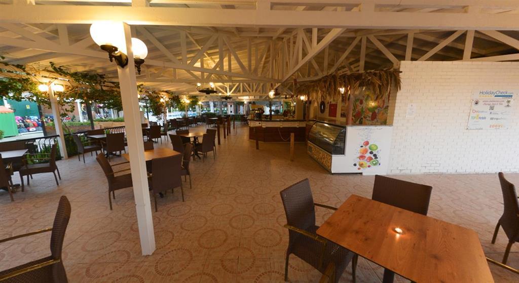 Hotel Club Turtas Beach - pool bar - letecký zájazd CK - Turec