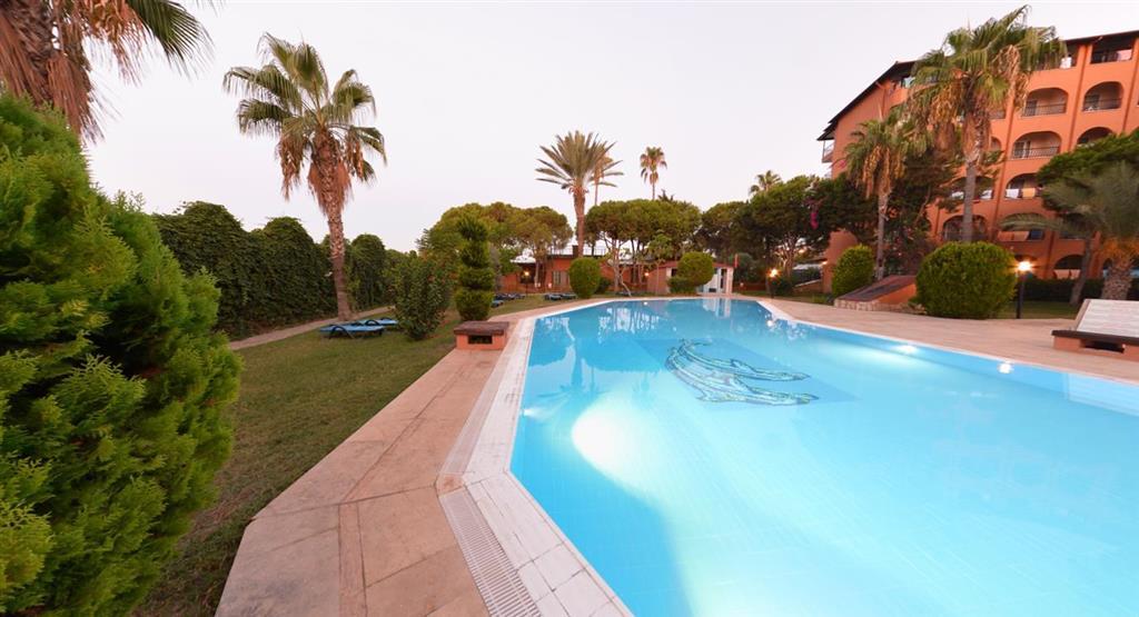 Hotel Club Turtas Beach - relax bazén - letecký zájazd CK - Tu