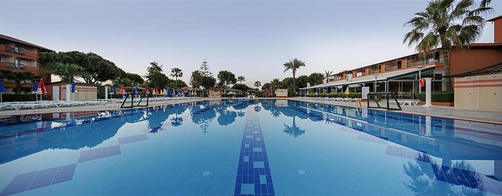 Hotel Club Turtas Beach - bazén - letecký zájazd CK - Turecko