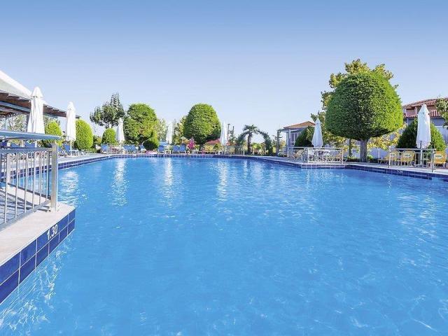 Hotel Grand Platon - bazén - letecký zájazd CK  - Grécko, Olymp