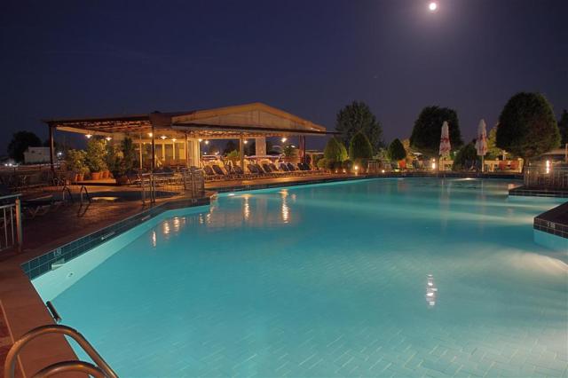 Hotel Grand Platon - bazén - letecký zájazd CK  - Grécko, Olymp