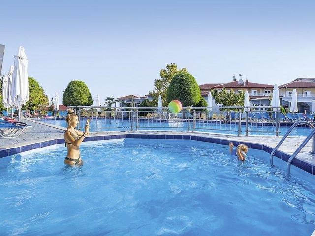 Hotel Grand Platon - bazén - letecký zájazd CK  - Grécko, Olymp