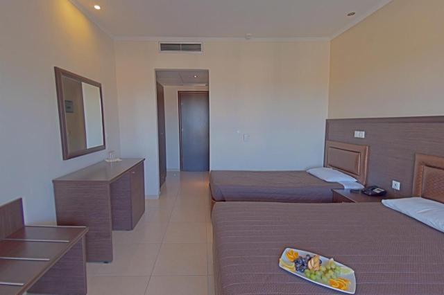 Hotel Grand Platon - dvojlôžková izba s možnosťou 2 prísteliek 
