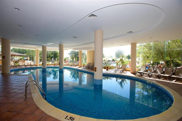 Hotel Tiara Beach - vnútorný bazén - letecký zájazd CK  - Bulha
