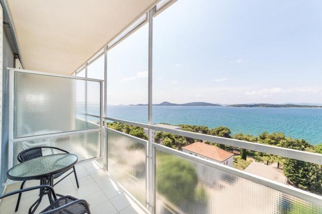 Dvojlôžková izba s prístelkou, balkónom a výhľadom na more